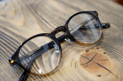 1sin×金子眼鏡に別注をした、ラウンドボストン型innovator