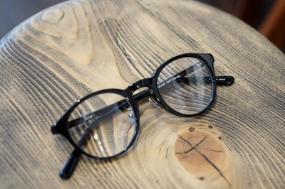 1sin×金子眼鏡に別注をした、ラウンドボストン型innovator