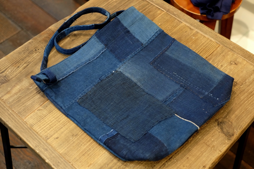 KUON(クオン)の爽やかな刺し子織りサコッシュ(バッグ)と、わがまま