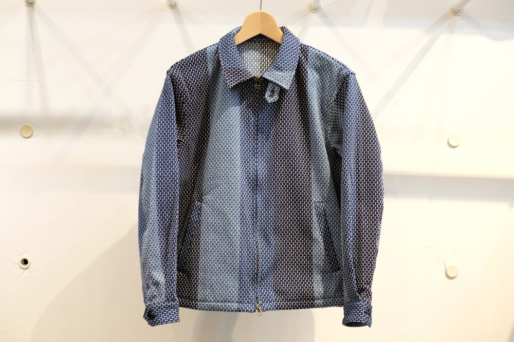 KUON（クオン）のカツオ縞藍染刺し子・ドリズラージャケット