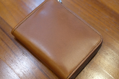 Circus of HappinessのミニL字ウォレット、サドルプルアップバージョン