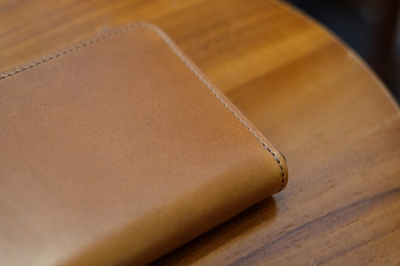 Circus of HappinessのミニL字ウォレット、サドルプルアップバージョン