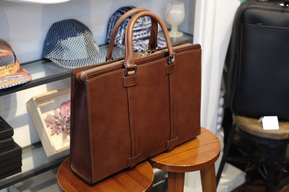 Le Bonheur ブッテーロ天ファスナーブリーフケース　茶　ル・ボナー ル・ボナーさんから久々登場の、天ファスナーブリーフについて