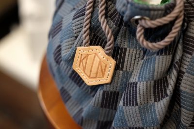 KUON（クオン）の市松二重織・ヴィンテージスカーフ巾着袋について
