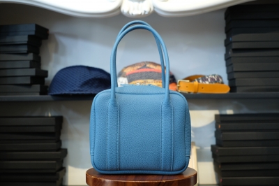 ル・ボナーさんの、気がつけばまさかのほぼ1年ぶり、コンフェッティが