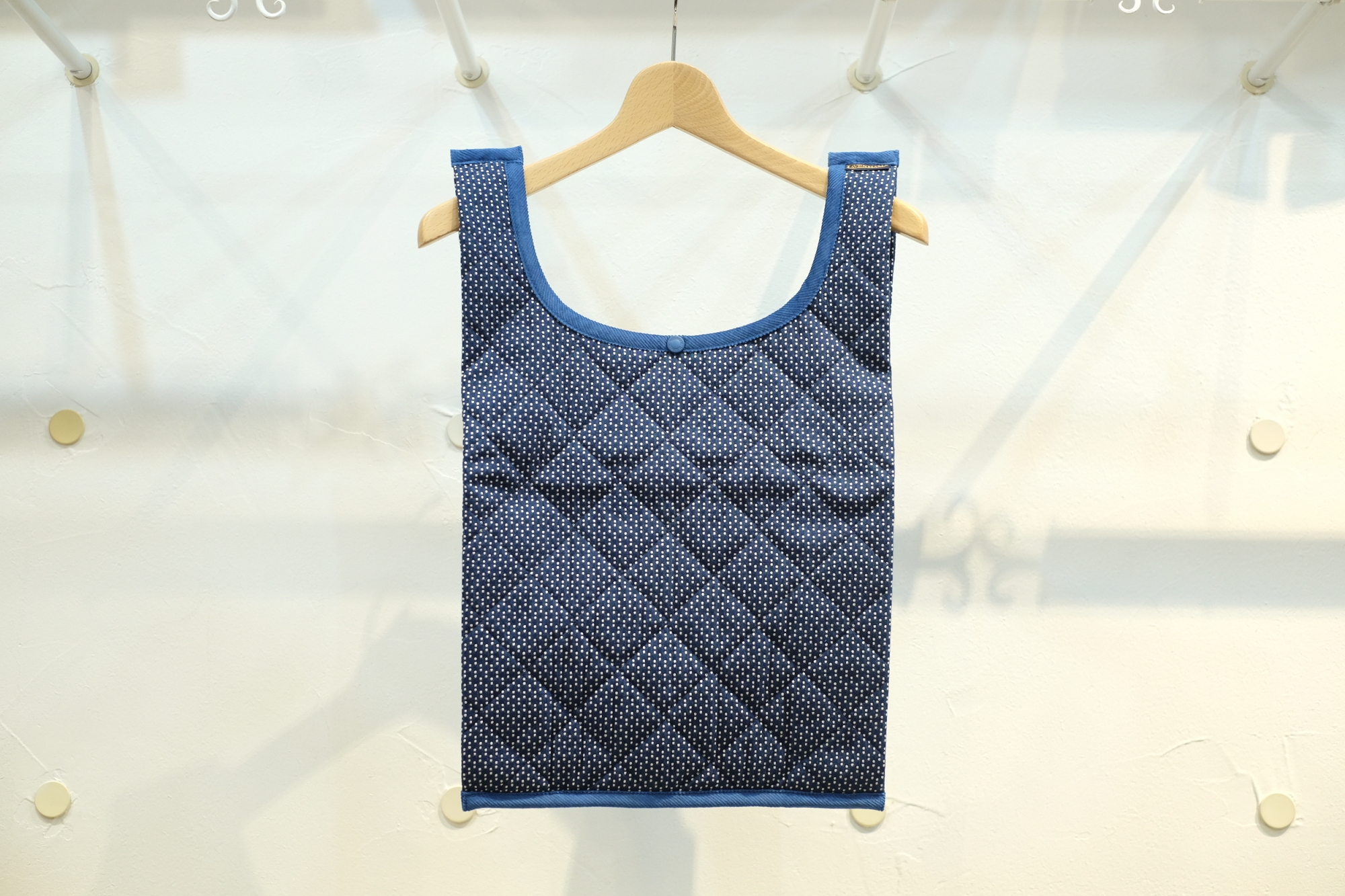 KUON（クオン）×LAVENHAM（ラベンハム）の藍染刺し子マルシェバッグ 