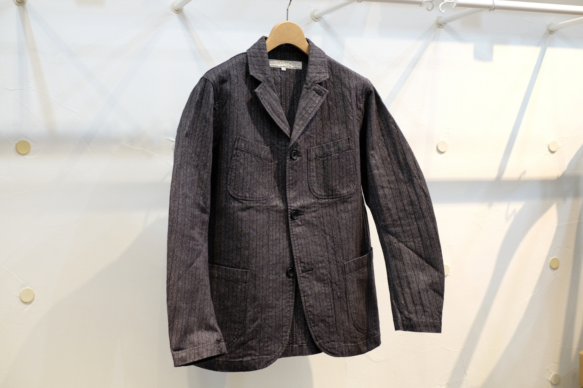 Workersさんのクラシック感が美しい、ヘリンボーンストライプ