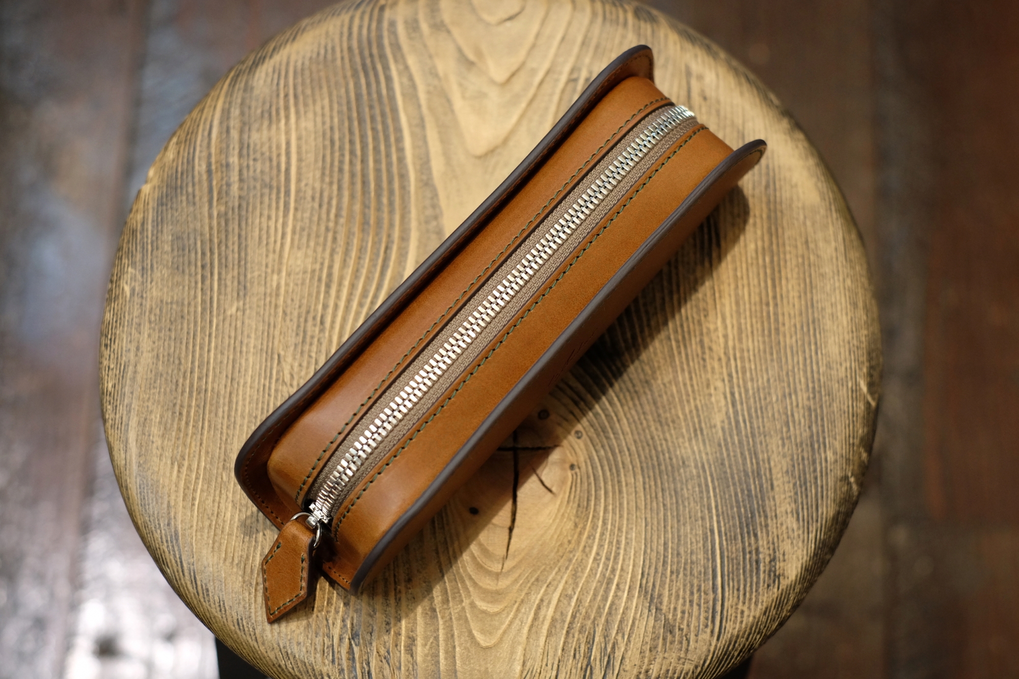 ル・ボナーさんのデブペンケース、久方ぶりに素材も色も豊かにズラッと