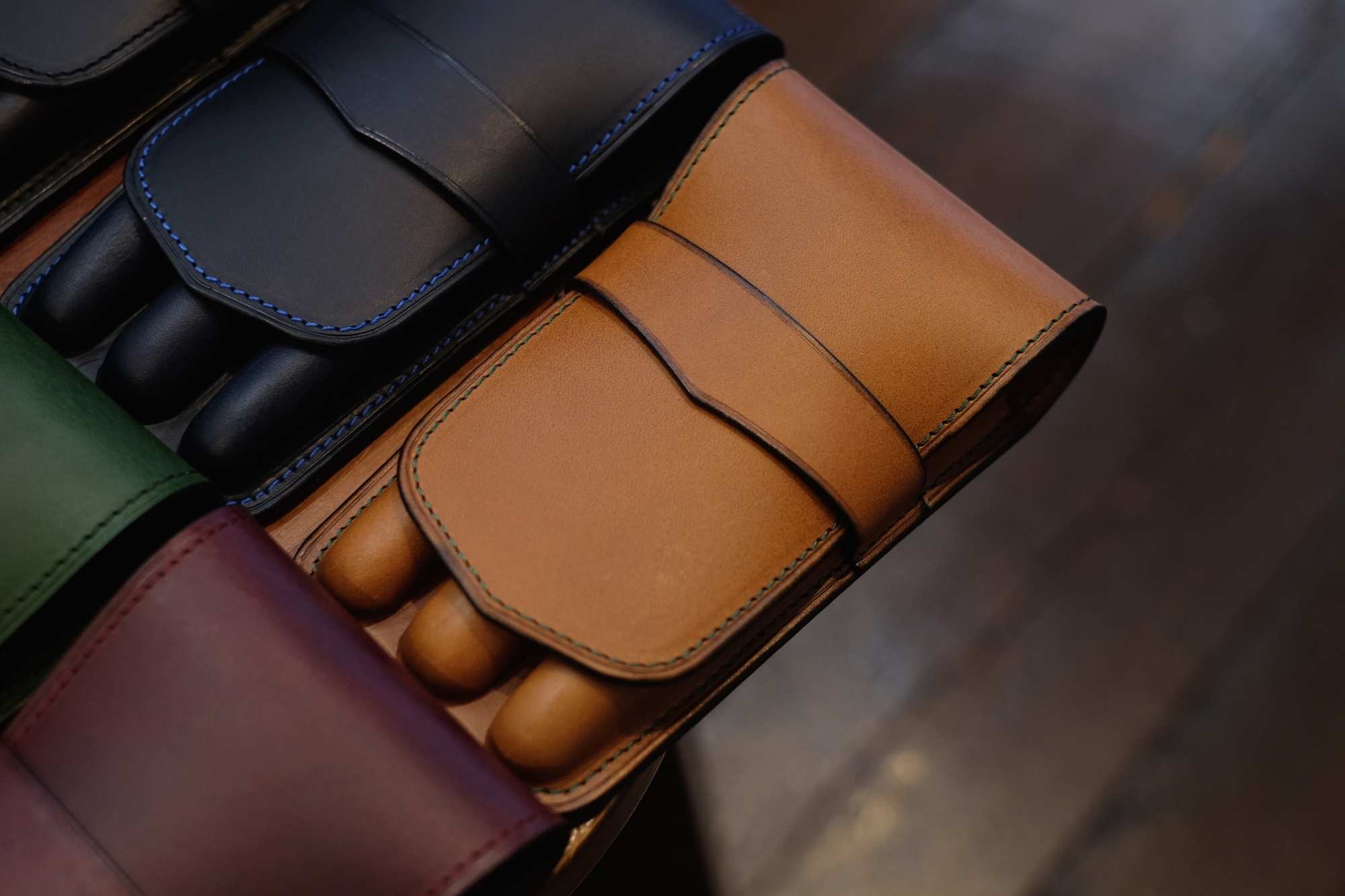 【箱付き】ワイルドスワンズ ピークアブー 万年筆ケース 3本挿し　黒 箱付き】ワイルドスワンズ ピークアブー 万年筆ケース 3本挿し黒 【箱