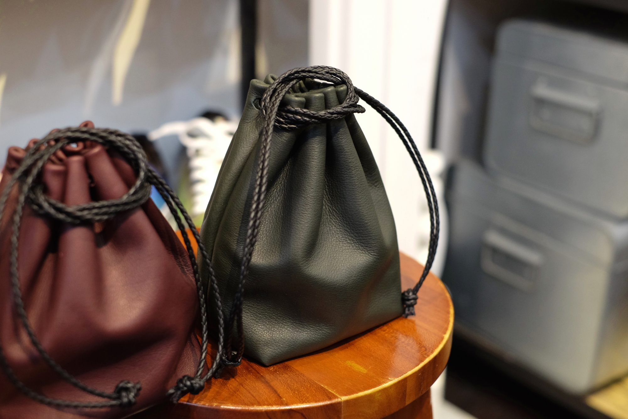 【予約】 COH×KFの質感極めて素晴らしいディアキップレザー巾着袋について 財布・ケース・小物入れ