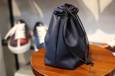 COH×KFの質感極めて素晴らしいディアキップレザー巾着袋について