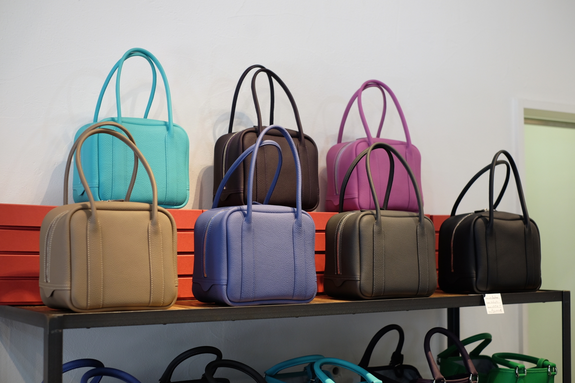 す*り様 ル・ボナー　コンフェッティ　外観美品　内部にペン跡あり ル・ボナーさんのコンフェッティ、彩り豊かに素敵な入荷です