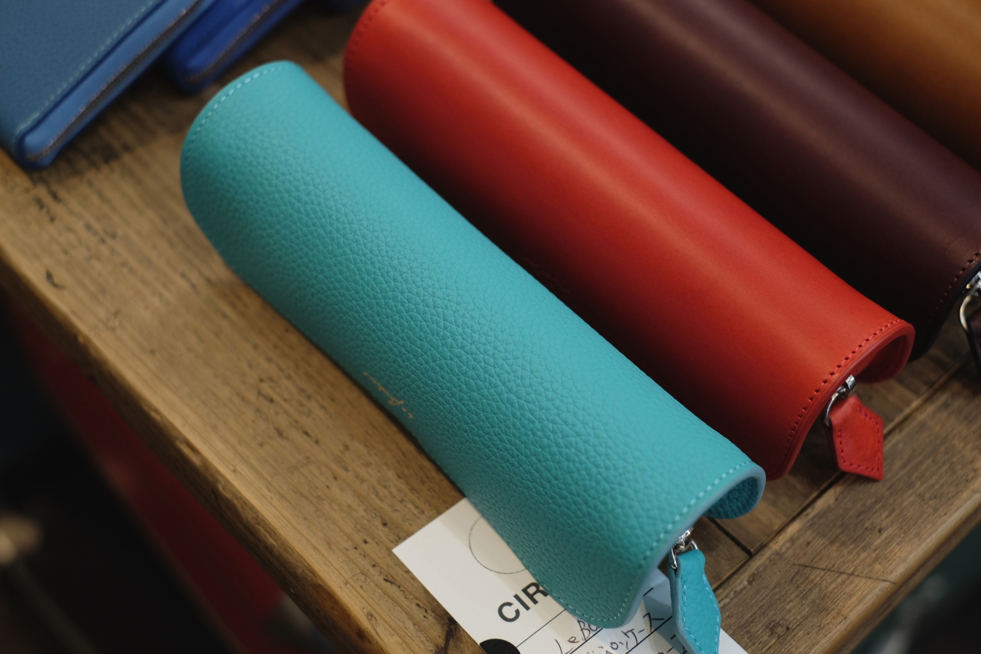 ル・ボナーさんのデブペンケース 、まさかのワインが遅ればせての到着