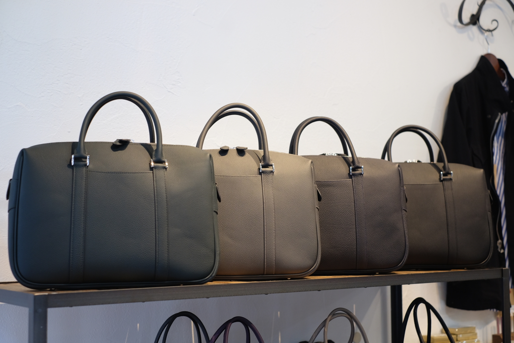 カンダミサコ「pane」黒×ゴールド金具