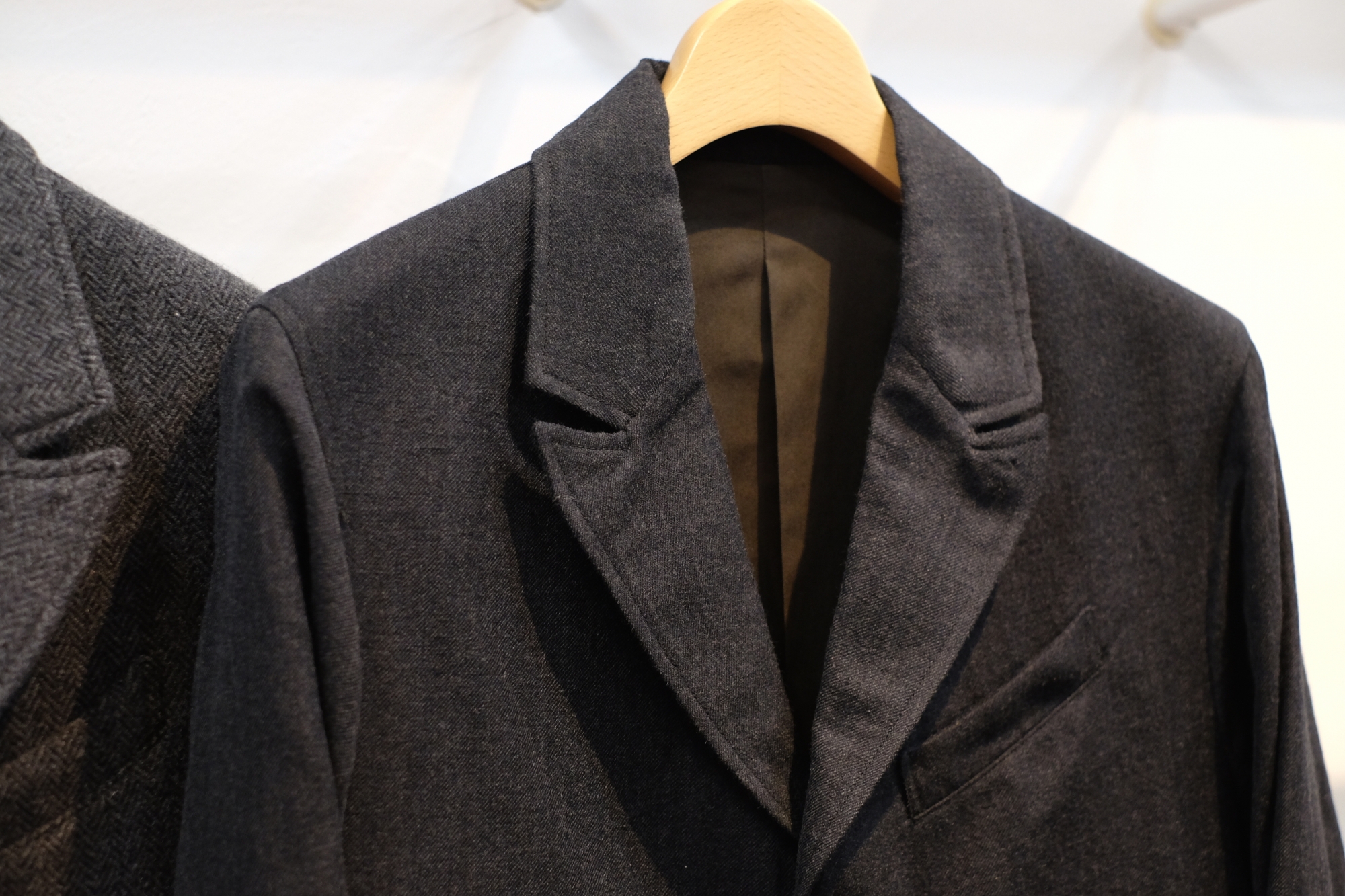 Workers（ワーカーズ）さんのシックで上品なグレンジャケットについて