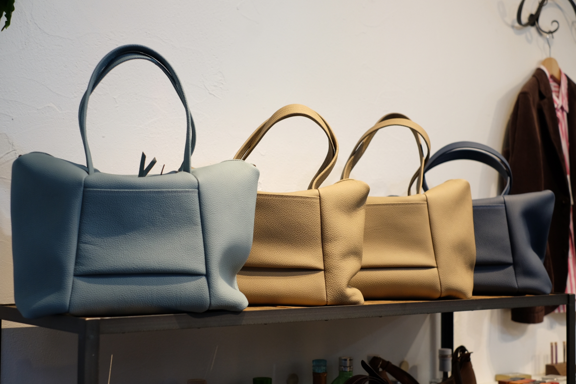 カンダミサコさんより、今年ラスト入荷で素敵なトート、tone（トーン