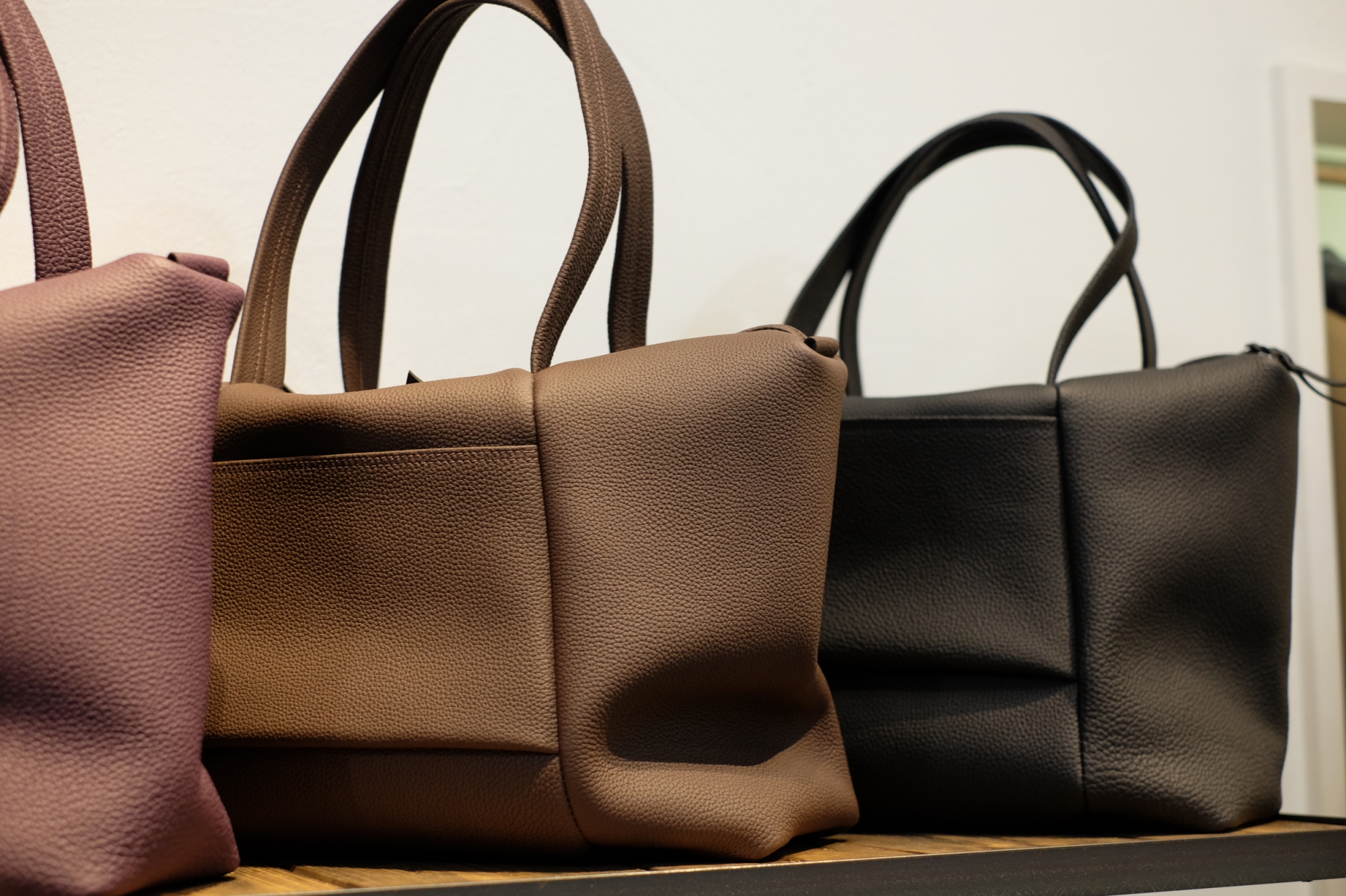 カンダミサコさんより、今年ラスト入荷で素敵なトート、tone（トーン