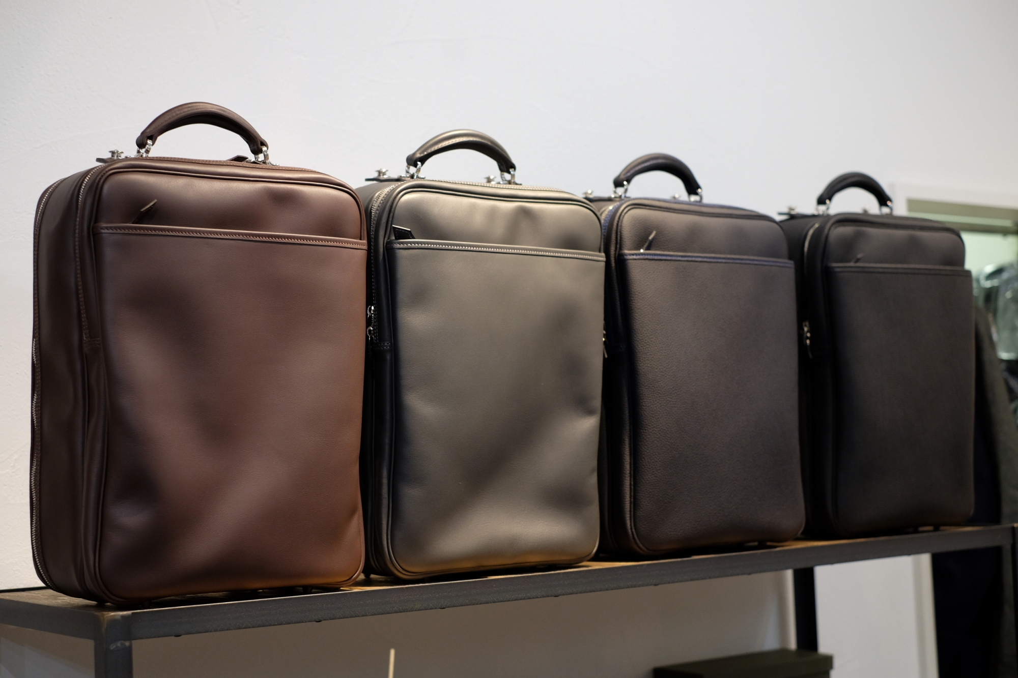 ビジィーリュック スイフトカーフ アントラジス ル・ボナー ル・ボナーさんより、ビジィーリュックついに入荷です