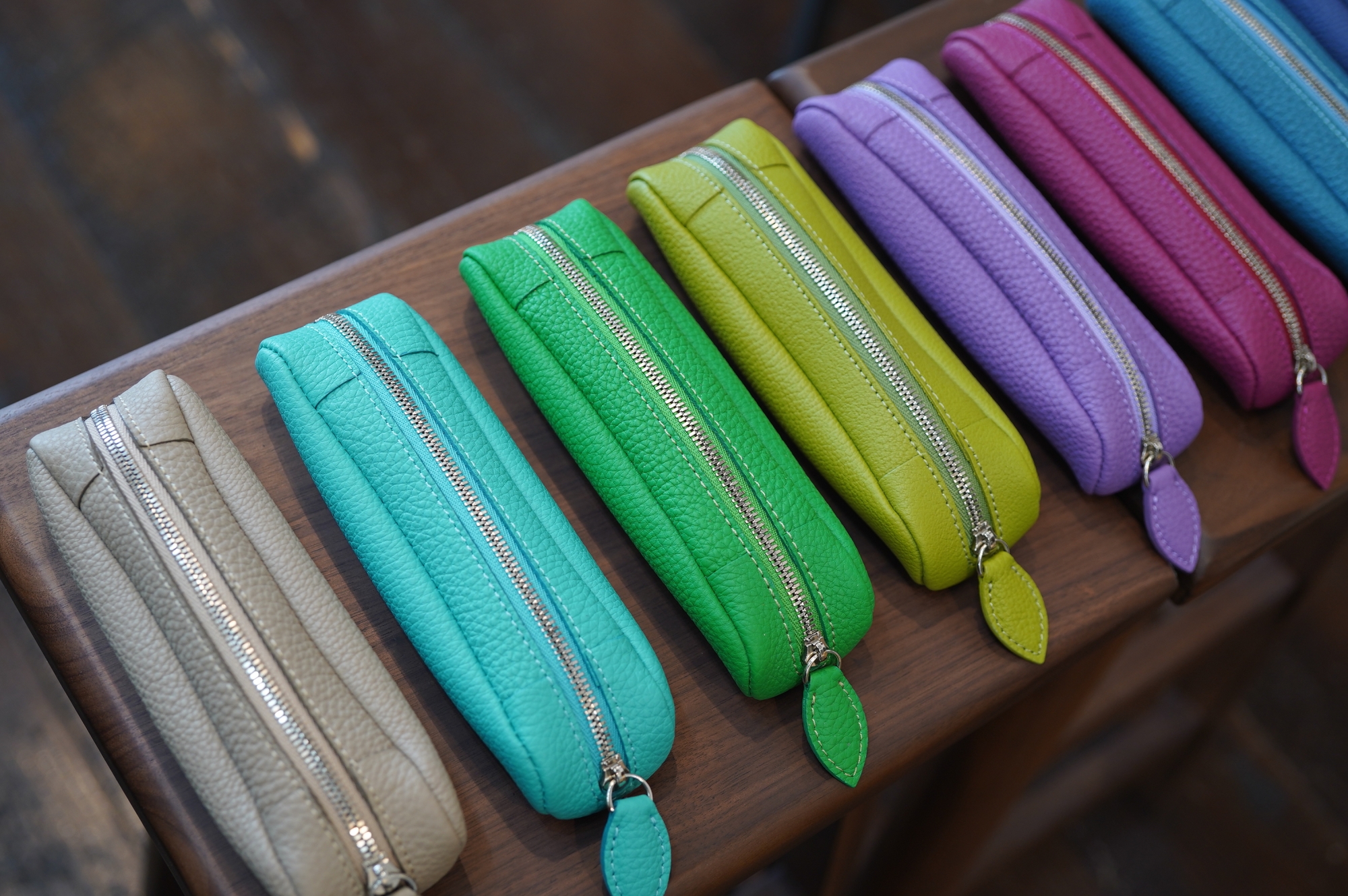 ル・ボナー  コロン　ペンケース　ミント　新品未使用 ル・ボナーさんへの出張で、打ち合わせがてらコロンはじめ色々頂いてき