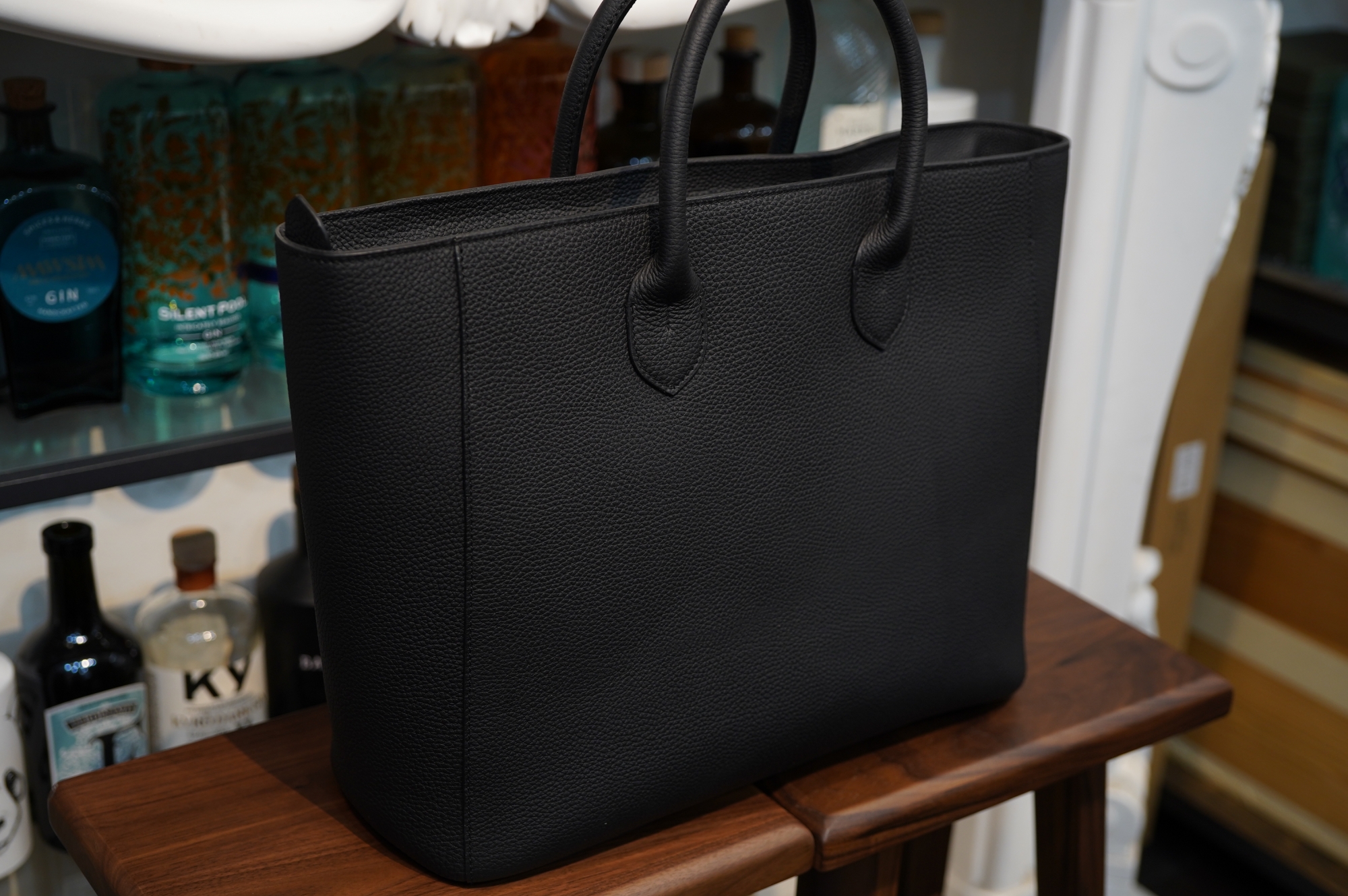 【準美品】カンダミサコ「tone」シュランケンカーフ　ブラック カンダミサコさんより待望の新作！！トートバッグのforma
