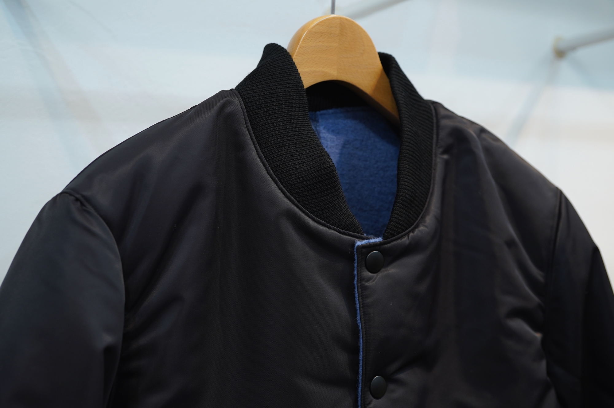 KUON（クオン）さんのリバーシブルボンバージャケットは非常にあたたか