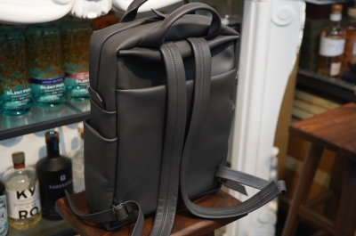 ル・ボナーさんより、今回は様々な皮革でのペーパームーンリュック！の