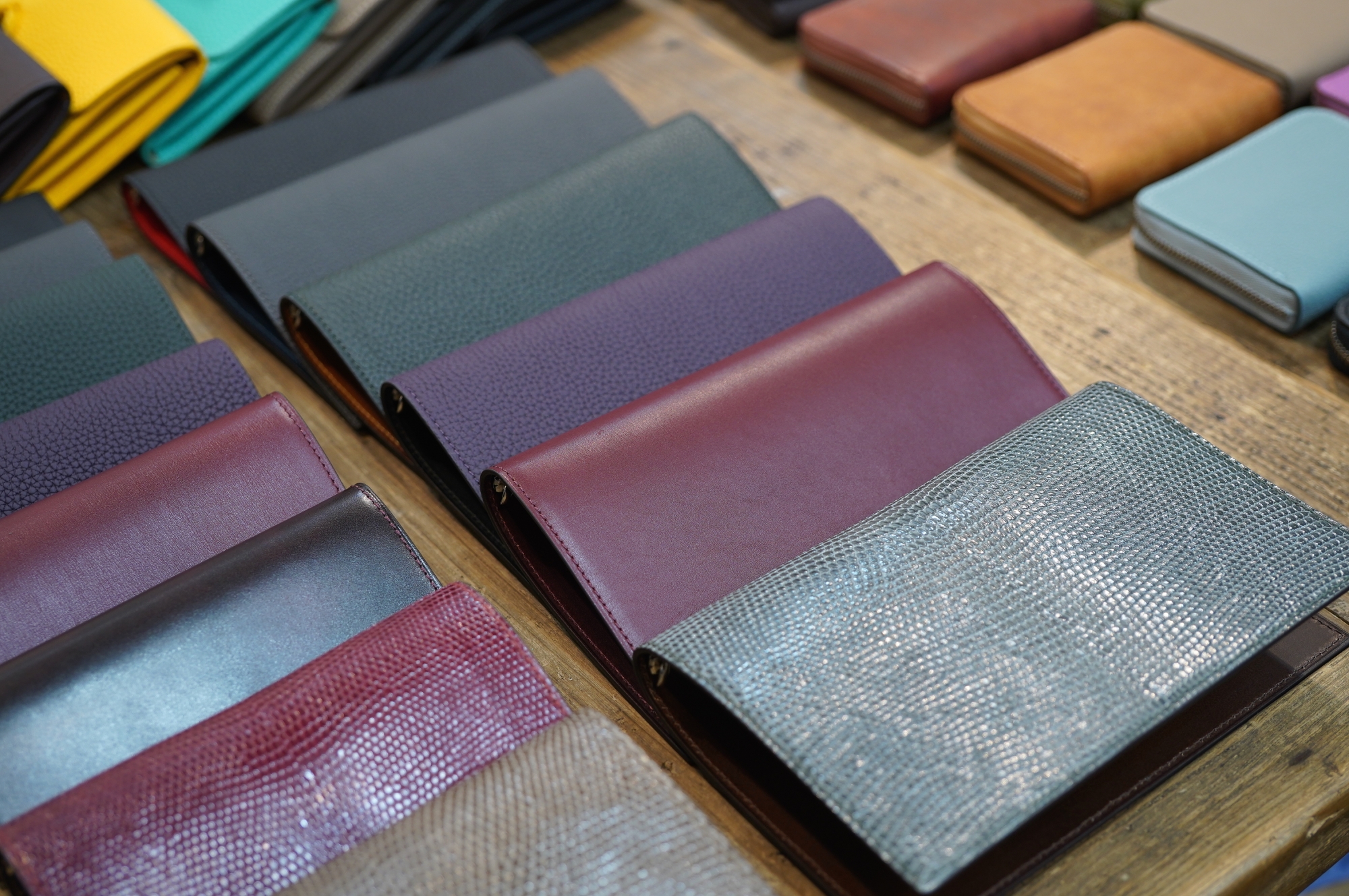 カンダミサコさんより、今年は2サイズ！！でシステム手帳カバーの入荷