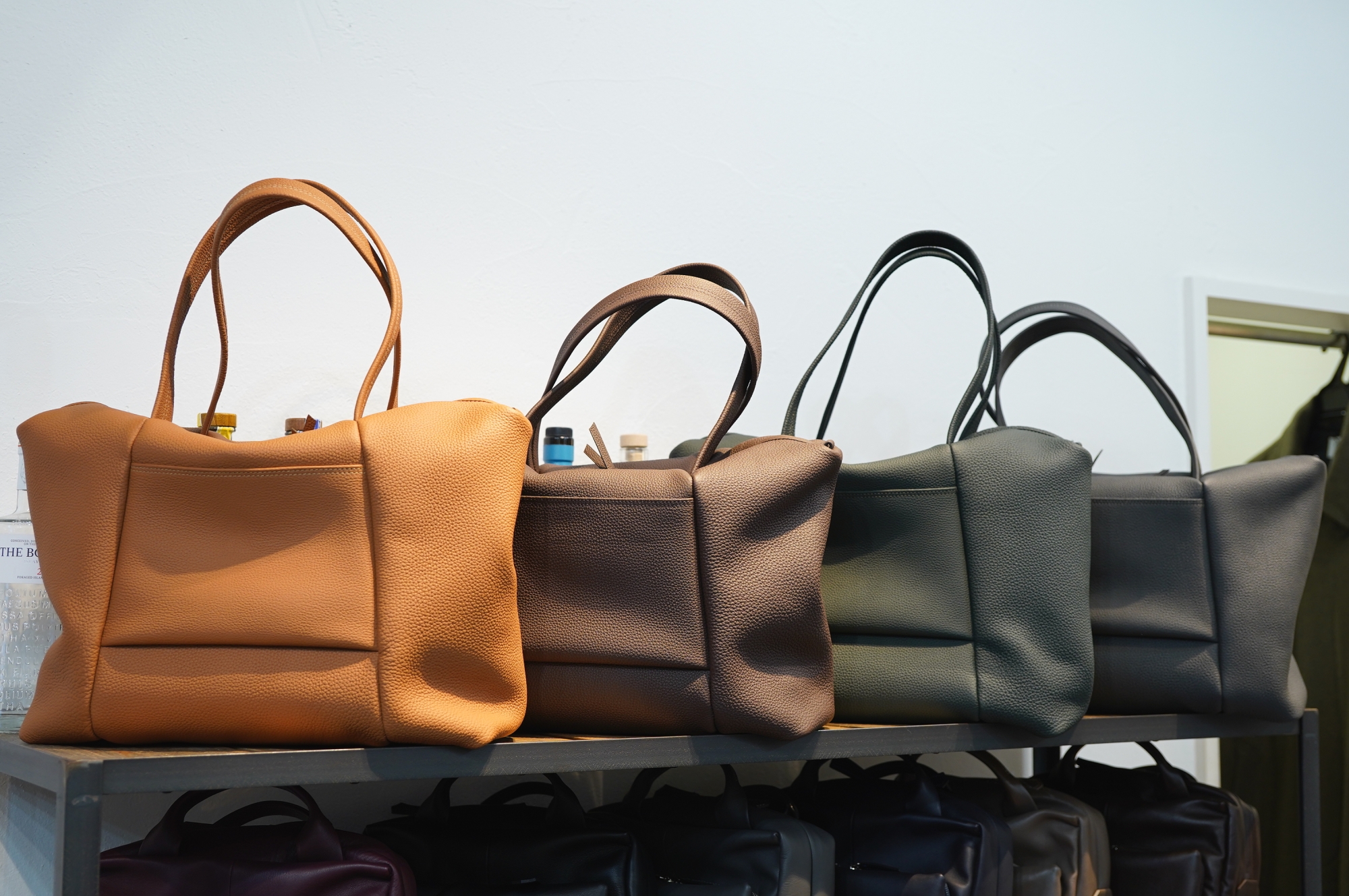 カンダミサコさんの今年最後の入荷は、素敵なトートバッグtone（トーン