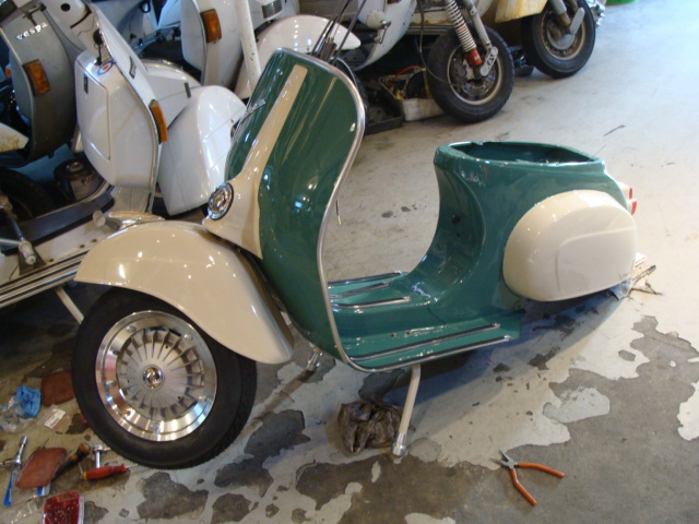 ベスパ　チューブレスホイール　10インチ　vespa 50S チューブレスホイール VESPA 50s / 90/ 100用 2.15-10