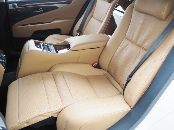 ☆ls600hl 4人乗り 11万キロ☆ シート、ハンドルやれなし、2オーナー  