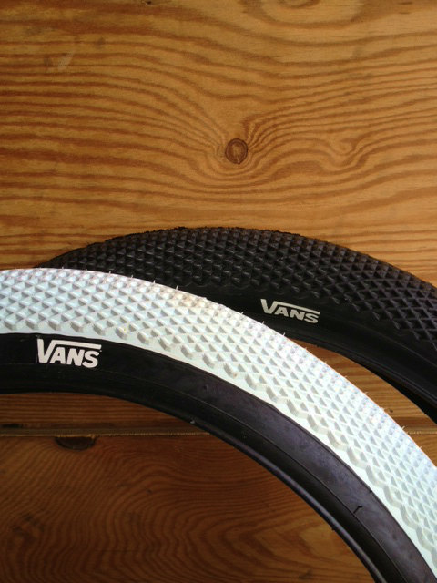 カルト CULT×VANS コラボ 16×2.3 BMX タイヤ TIRE 16インチ用/ 2.3] Cult 