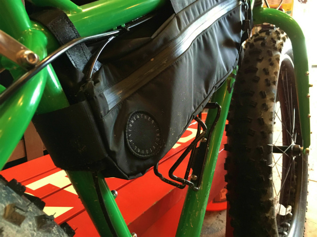 ファットバイクに、リアキャリア装着。 SURLY/サーリー PUGSLEY ファットバイクに、リアキャリア装着。 SURLY/サーリー PUGSLEY
