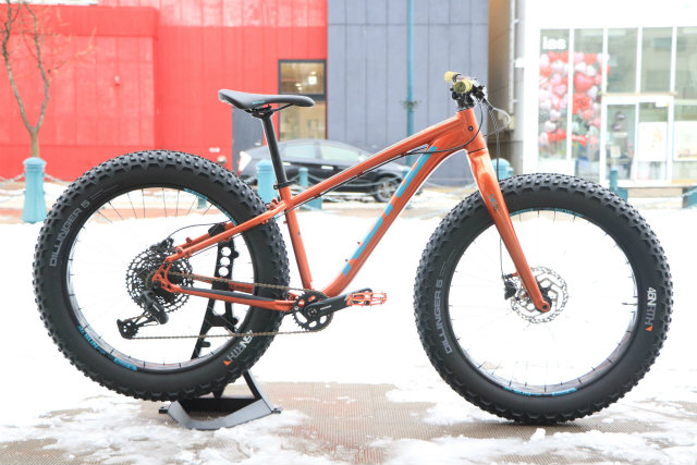 kona wo Sサイズ　美品　スパイクタイヤ装着　北海道 kona wo Sサイズ 美品 スパイクタイヤ装着 - メルカリ