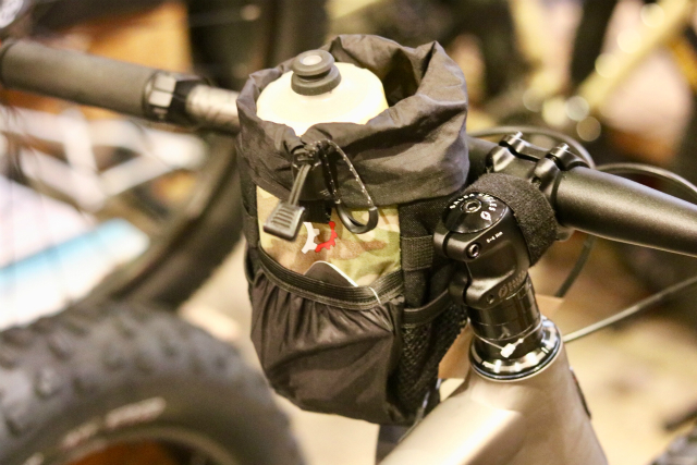 美品　レベレイトデザイン　revelate designs ステムバック　自転車 楽天市場】Revelate Designs Feedbag フィードバッグ ステム