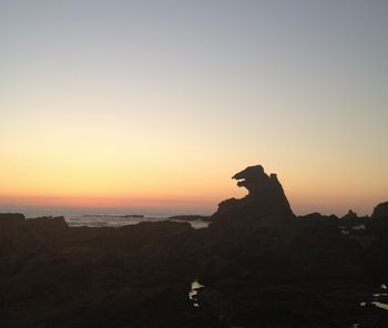 ゴジラ岩