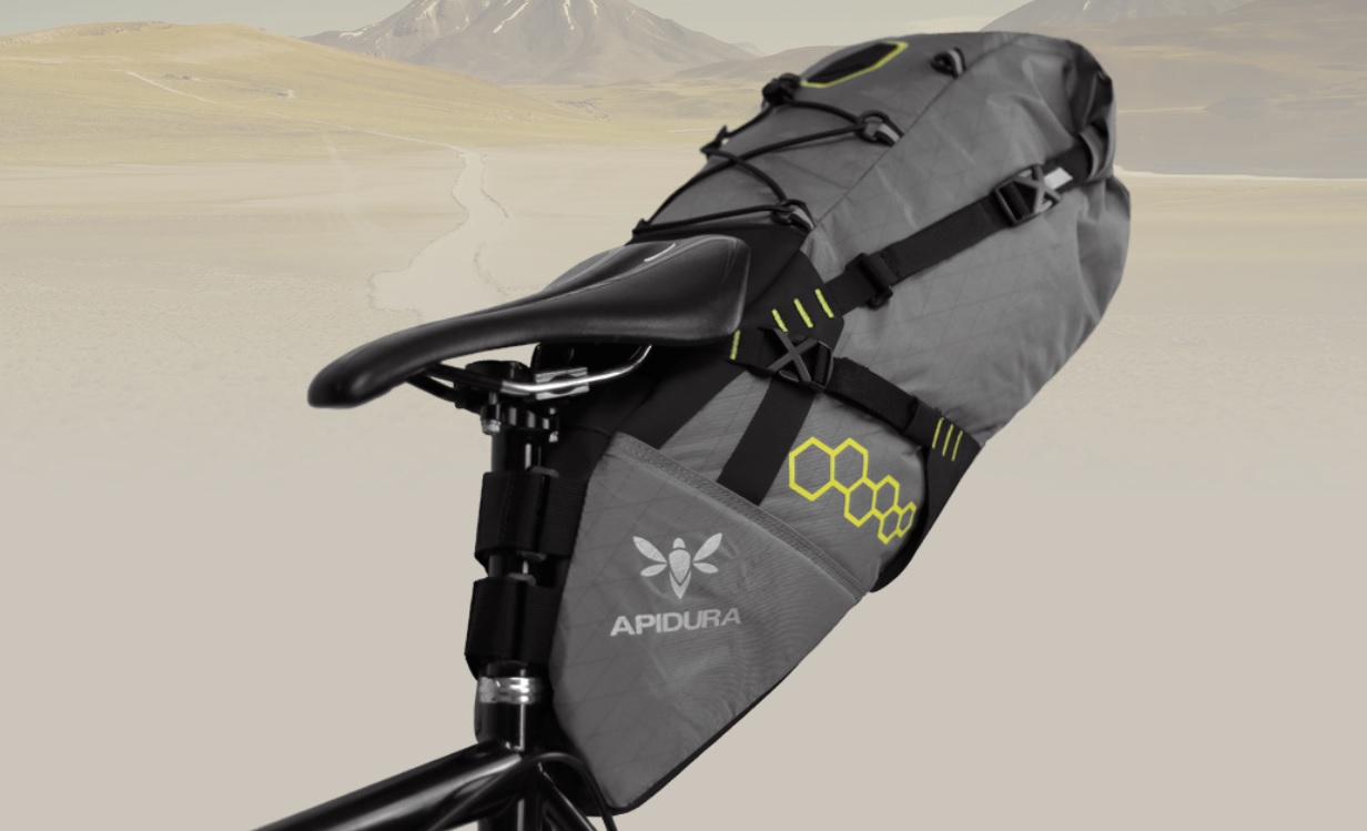 サイクリングバッグAPIDURAを始めます! | Alternative Bicycles アウトレット価格で提供 apidura サドルバッグ レギュラーサイズ バッグ