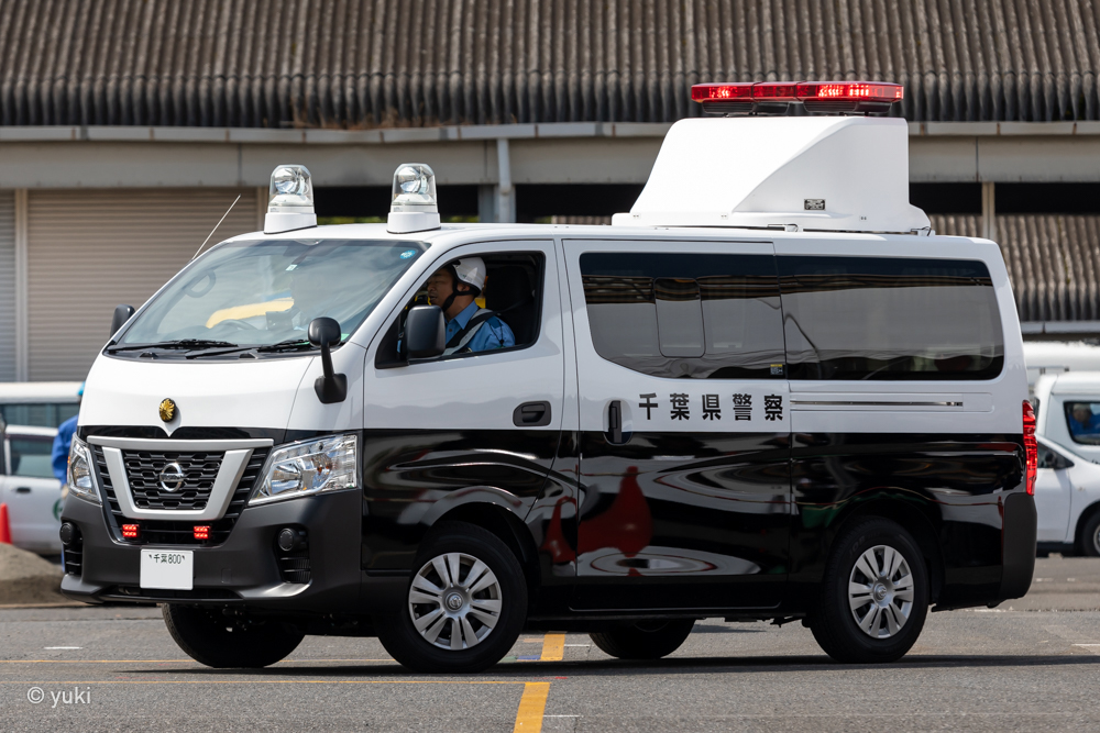 新型キャラバンが警視庁に！】前後エアロウィング搭載事故処理車