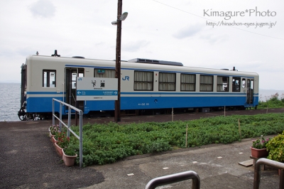 伊予市双海町JR下灘駅 列車