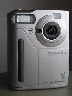 FinePix 700