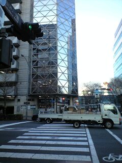 横浜アリーナ前交差点