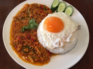「サンライズ」のタイ料理