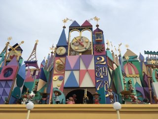 イッツ・ア・スモールワールド