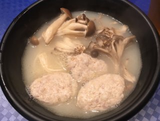 比内地鶏のコラーゲンたっぷり濃厚白湯きのこ鍋と