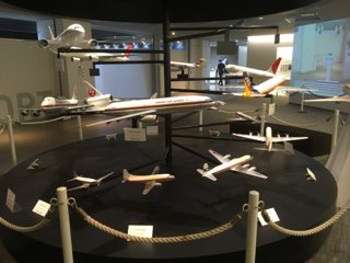JAL工場見学展示エリア