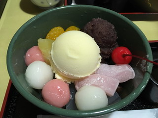 クリーム白玉あんみつ