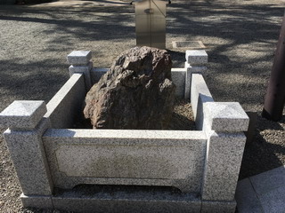 大國魂神社鶴石
