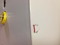 ダンボール箱に切り込みを入れて輪ゴムを引っ掛ける