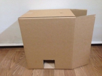 カプセル取り出し口を切り抜く