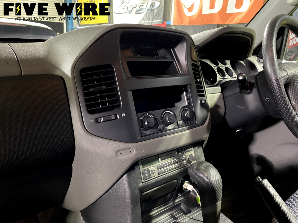 パジェロZX V73Wに9インチナビ&キーレスなど! | 大阪FIVE WIRE パジェロZX V73Wに9インチナビ&キーレスなど! | 大阪FIVE WIRE