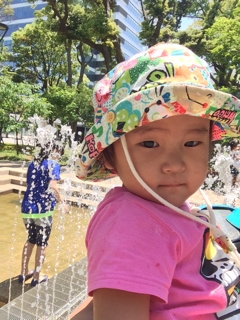 中野セントラルパーク 中野四季の森公園 噴水ジャブジャブ池